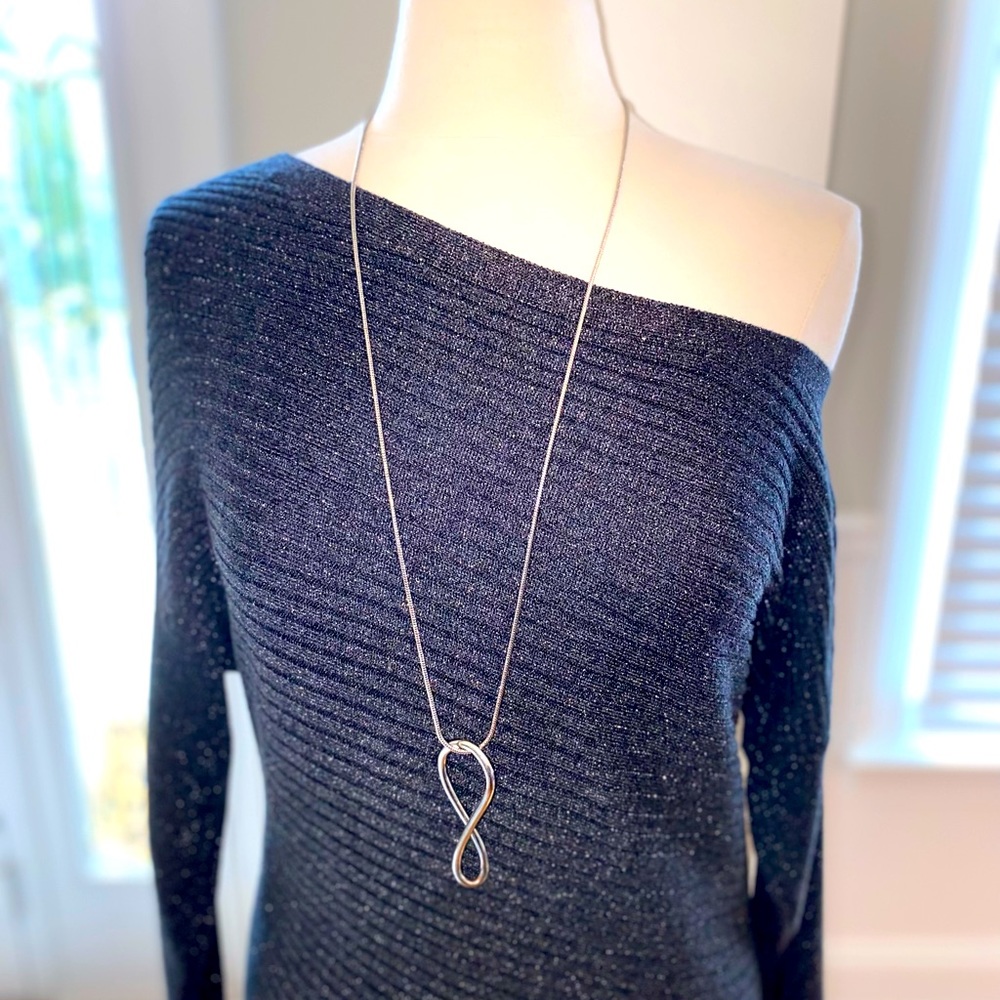 STUNNY CLASSY ANGLED TUNIC SWEATER WHBM SIZE MEDIUM LIKE NEW